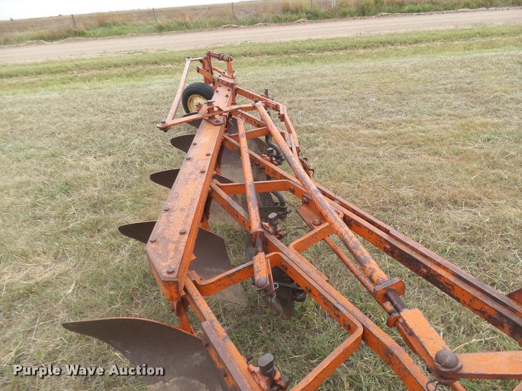 image for item BY9582 J I Case moldboard plow