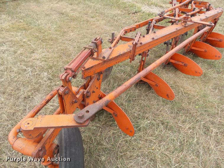 image for item BY9582 J I Case moldboard plow