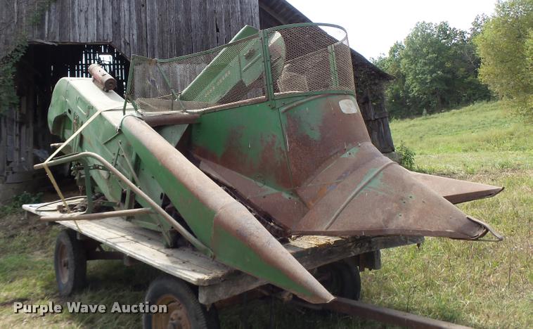 image for item CC9351 John Deere 227 corn picker