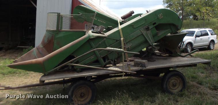 image for item CC9351 John Deere 227 corn picker