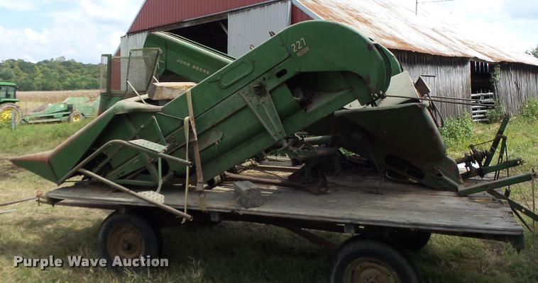 image for item CC9351 John Deere 227 corn picker