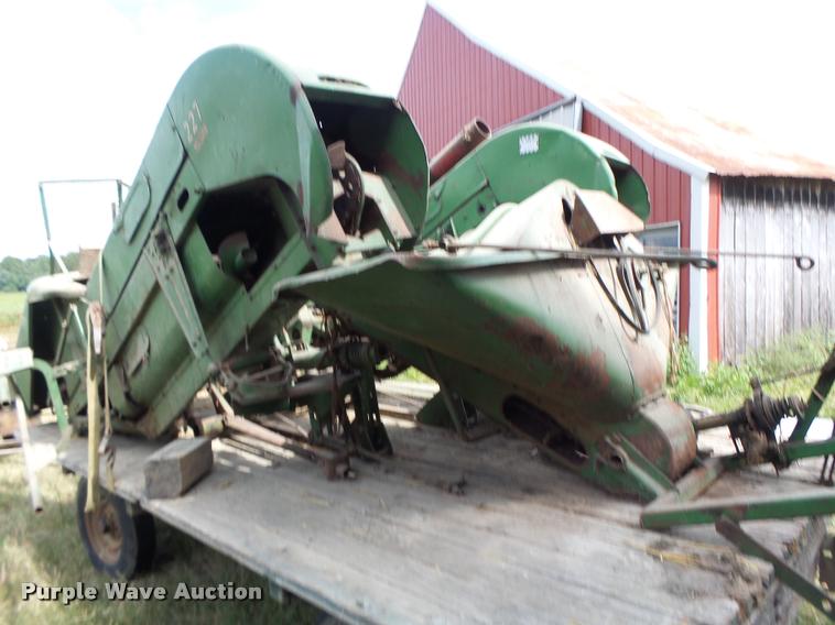 image for item CC9351 John Deere 227 corn picker