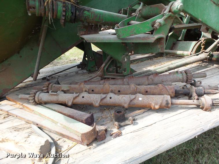 image for item CC9351 John Deere 227 corn picker