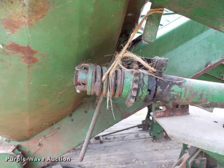 image for item CC9351 John Deere 227 corn picker