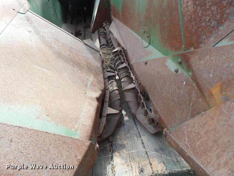 image for item CC9351 John Deere 227 corn picker