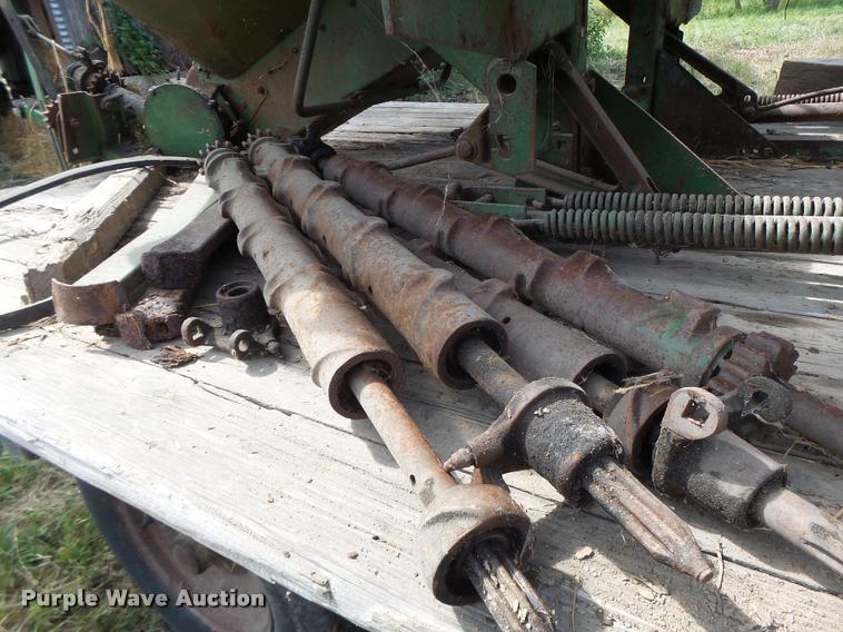 image for item CC9351 John Deere 227 corn picker