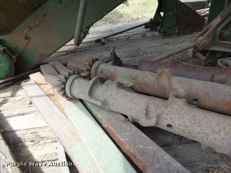 image for item CC9351 John Deere 227 corn picker