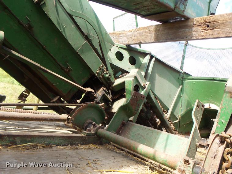 image for item CC9351 John Deere 227 corn picker