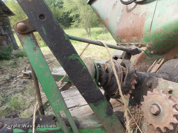 image for item CC9351 John Deere 227 corn picker