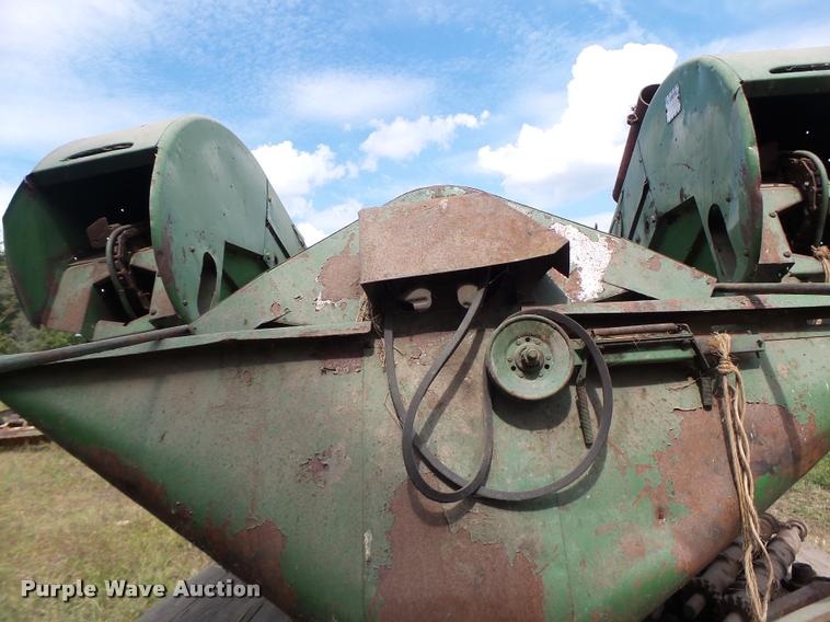 image for item CC9351 John Deere 227 corn picker