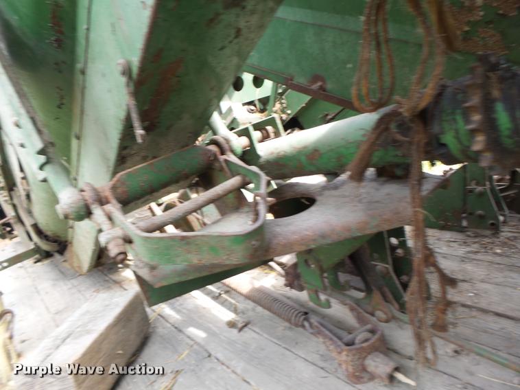 image for item CC9351 John Deere 227 corn picker