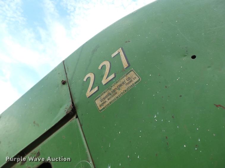 image for item CC9351 John Deere 227 corn picker