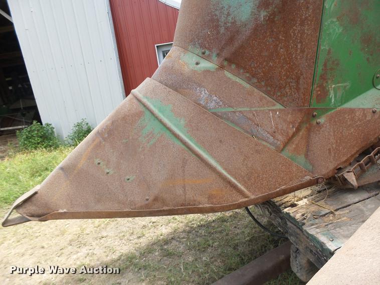 image for item CC9351 John Deere 227 corn picker