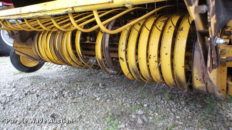 image for item DA2842 1995 New Holland 660 round baler