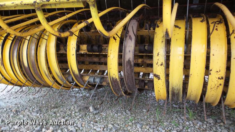 image for item DA2842 1995 New Holland 660 round baler