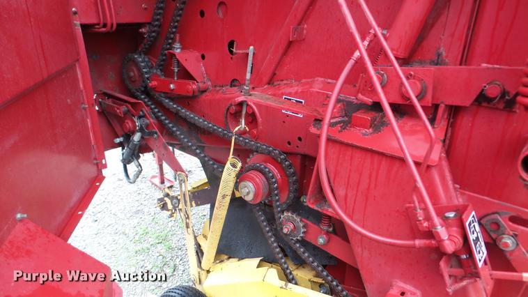 image for item DA2842 1995 New Holland 660 round baler