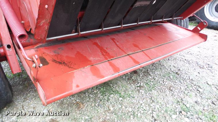 image for item DA2842 1995 New Holland 660 round baler