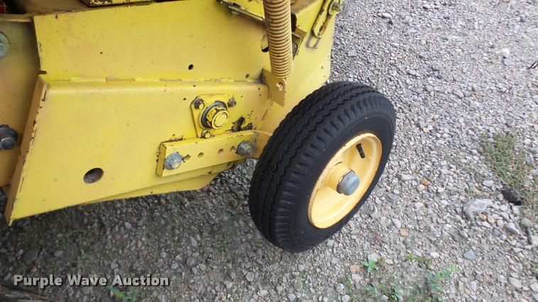 image for item DA2842 1995 New Holland 660 round baler