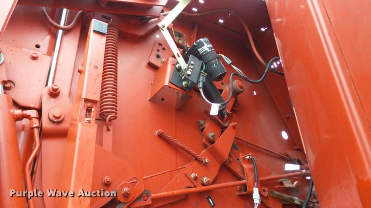 image for item DA2842 1995 New Holland 660 round baler