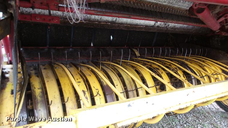 image for item DA2842 1995 New Holland 660 round baler