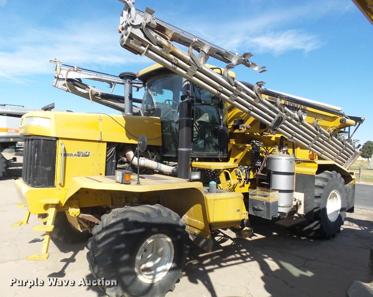 image for item DA4524 2003 Ag-Chem TerraGator 8104 self-propelled applicator