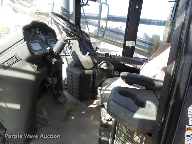 image for item DA4524 2003 Ag-Chem TerraGator 8104 self-propelled applicator