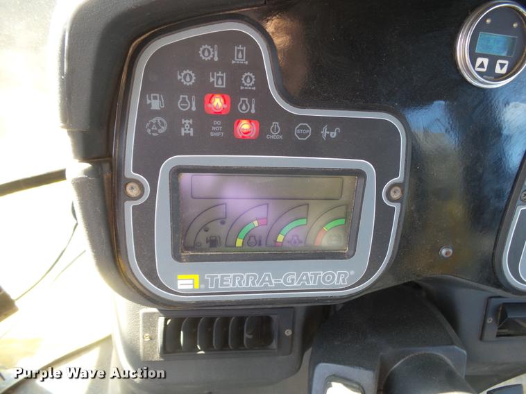 image for item DA4524 2003 Ag-Chem TerraGator 8104 self-propelled applicator