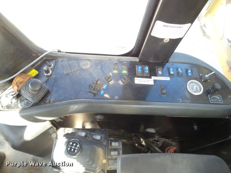 image for item DA4524 2003 Ag-Chem TerraGator 8104 self-propelled applicator