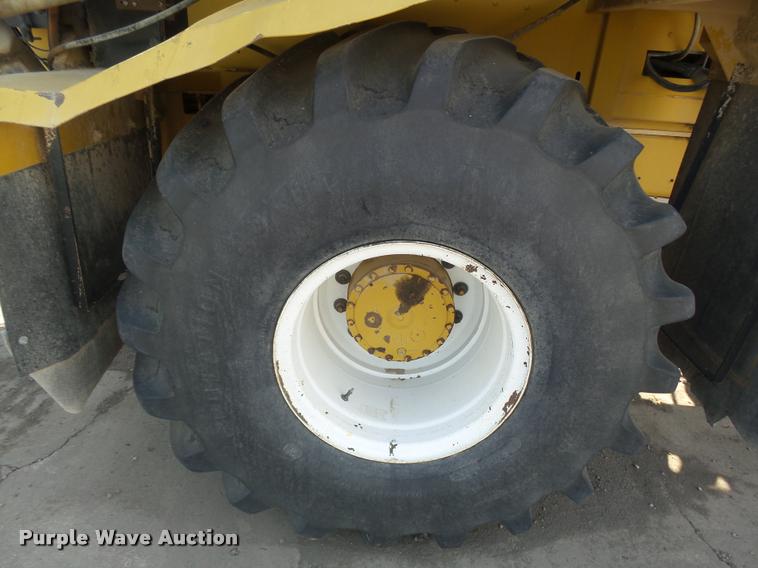 image for item DA4524 2003 Ag-Chem TerraGator 8104 self-propelled applicator