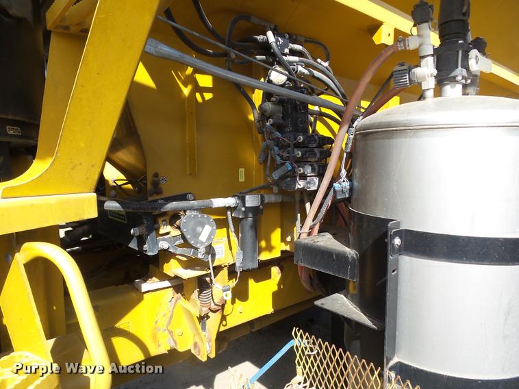 image for item DA4524 2003 Ag-Chem TerraGator 8104 self-propelled applicator