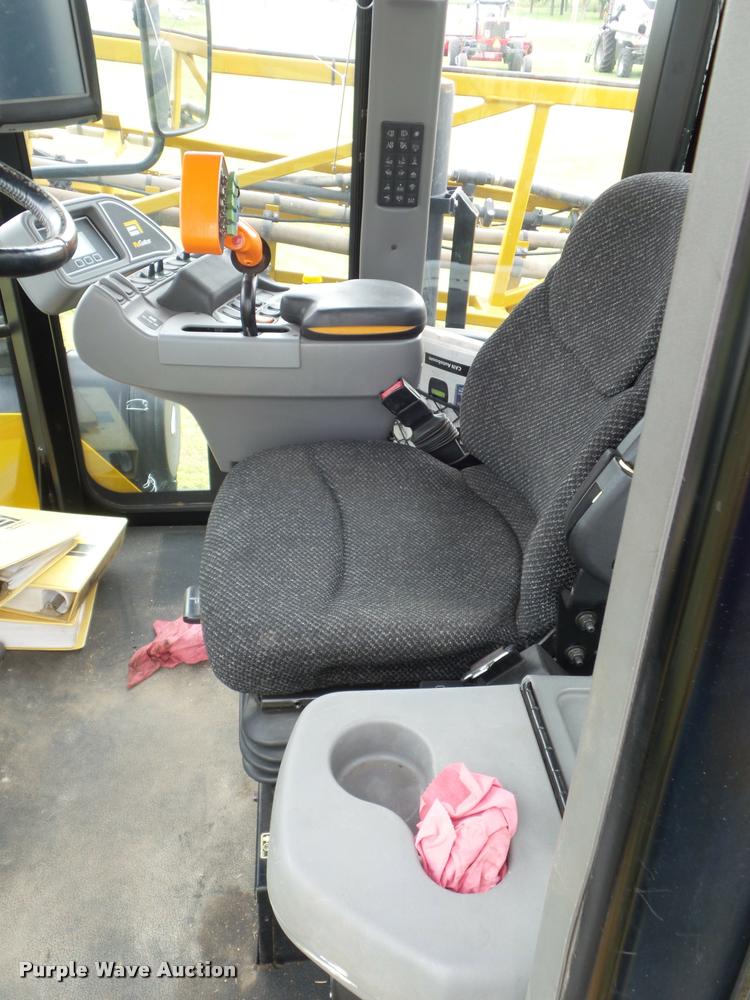 image for item DB3521 2009 Ag-Chem RoGator 1286C self-propelled sprayer