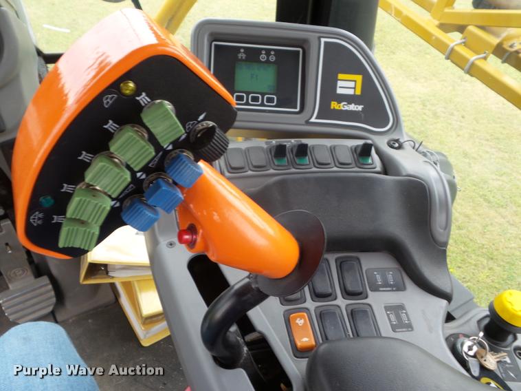 image for item DB3521 2009 Ag-Chem RoGator 1286C self-propelled sprayer