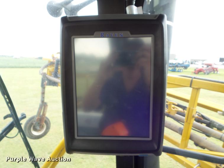 image for item DB3521 2009 Ag-Chem RoGator 1286C self-propelled sprayer