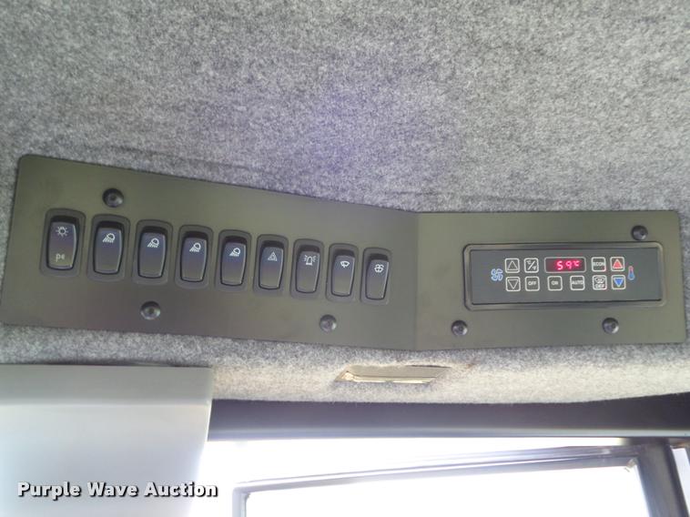 image for item DB3521 2009 Ag-Chem RoGator 1286C self-propelled sprayer