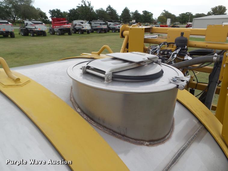 image for item DB3521 2009 Ag-Chem RoGator 1286C self-propelled sprayer