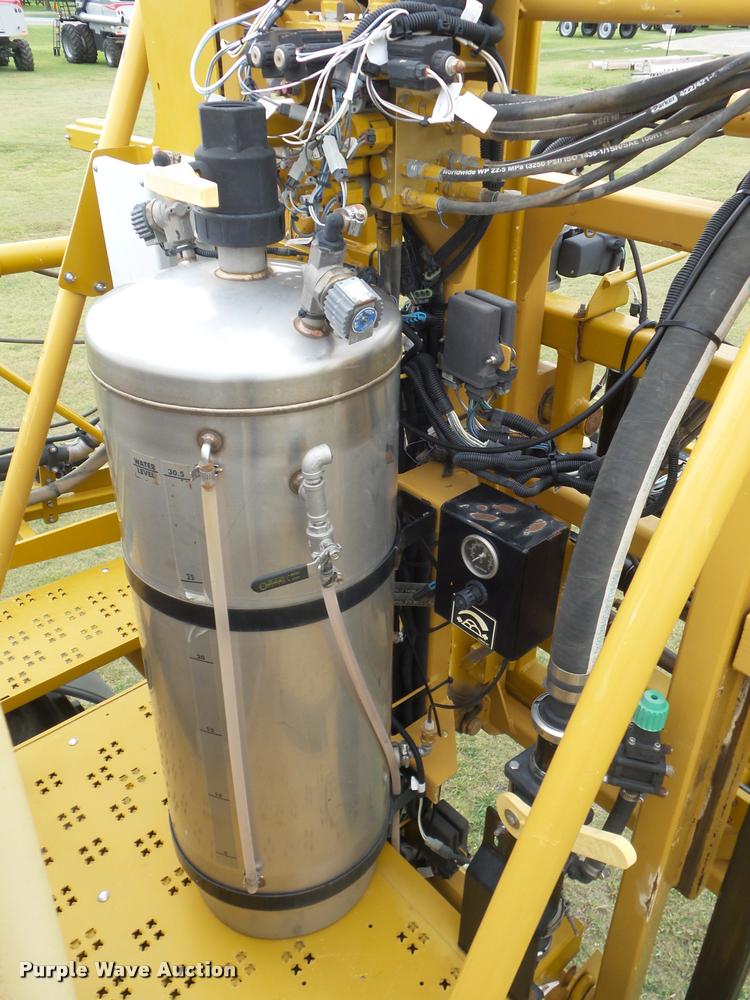 image for item DB3521 2009 Ag-Chem RoGator 1286C self-propelled sprayer