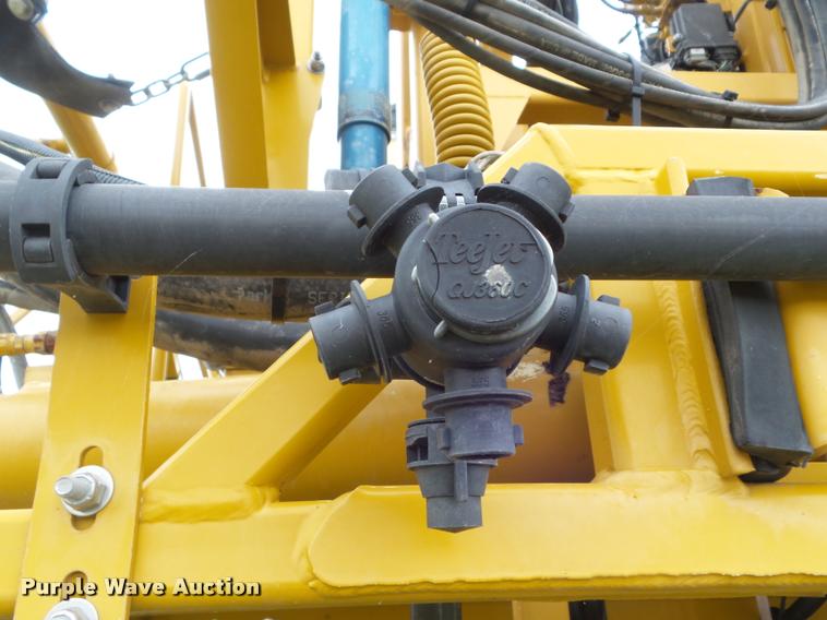 image for item DB3521 2009 Ag-Chem RoGator 1286C self-propelled sprayer