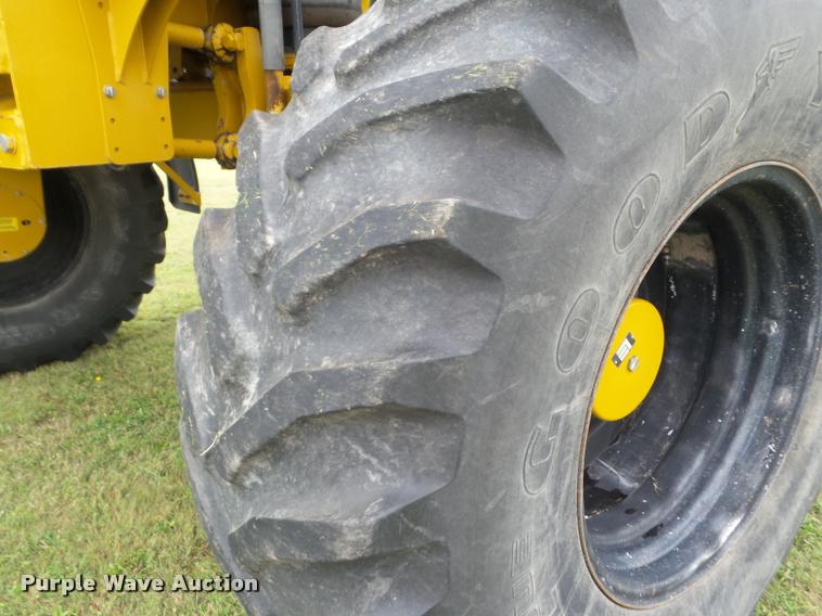 image for item DB3521 2009 Ag-Chem RoGator 1286C self-propelled sprayer