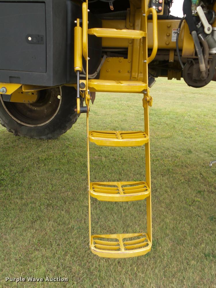 image for item DB3522 2009 Ag-Chem RoGator 1084SSC self-propelled sprayer