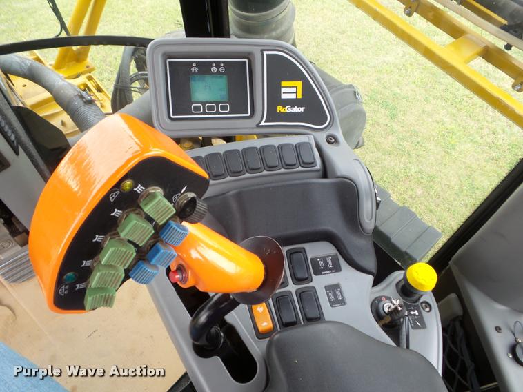 image for item DB3522 2009 Ag-Chem RoGator 1084SSC self-propelled sprayer
