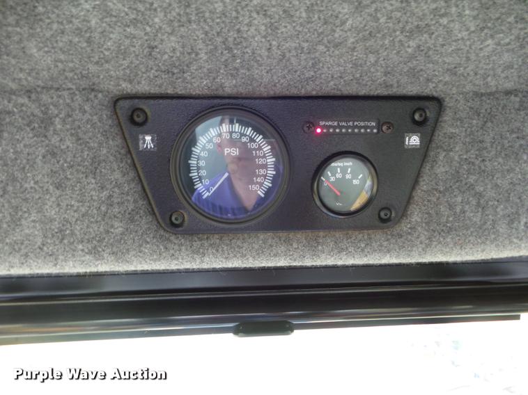 image for item DB3522 2009 Ag-Chem RoGator 1084SSC self-propelled sprayer