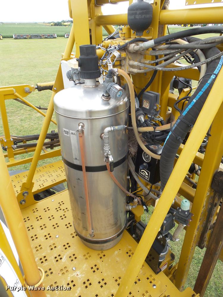 image for item DB3522 2009 Ag-Chem RoGator 1084SSC self-propelled sprayer