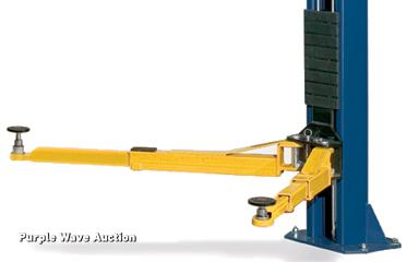 image for item F1050 Two post car/truck lift