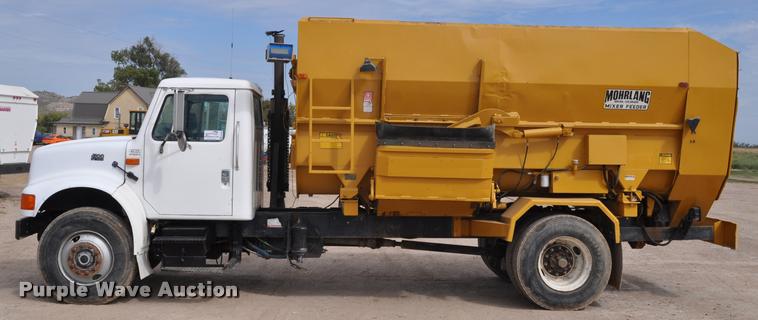 image for item G7490 1995 International 4900 feed truck