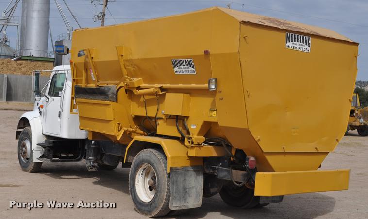 image for item G7490 1995 International 4900 feed truck