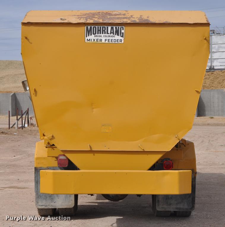 image for item G7490 1995 International 4900 feed truck