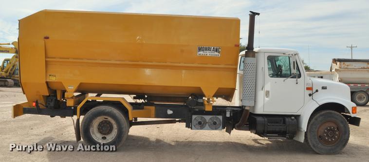 image for item G7490 1995 International 4900 feed truck