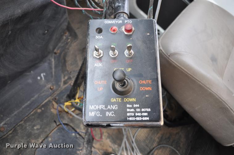 image for item G7490 1995 International 4900 feed truck