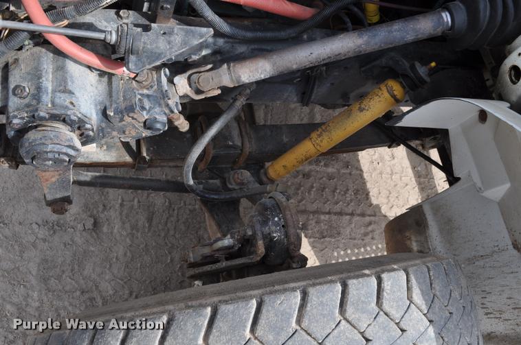 image for item G7490 1995 International 4900 feed truck