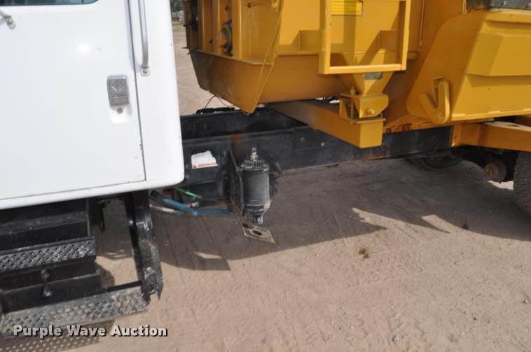 image for item G7490 1995 International 4900 feed truck